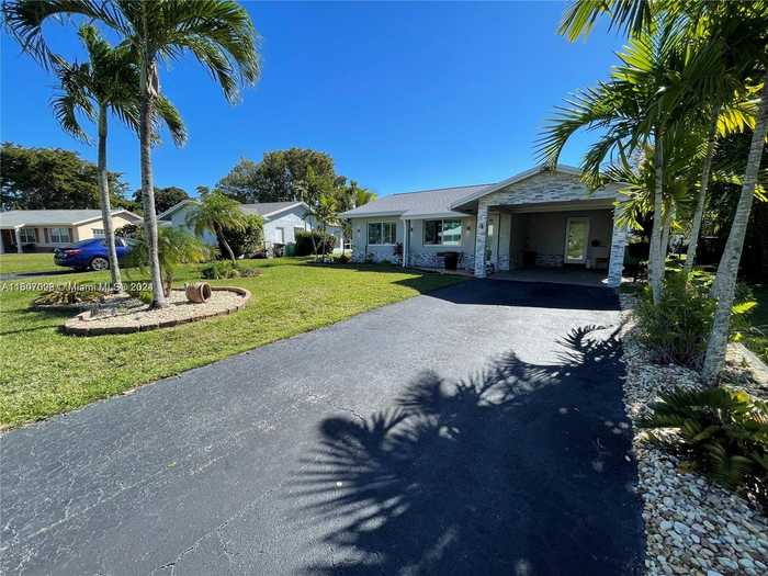 photo 1: 8112 NW 101st Ave, Tamarac FL 33321