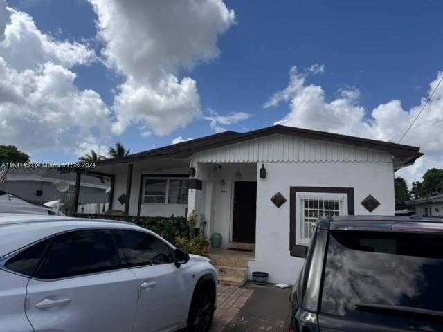 photo 1: 539 E 30th St, Hialeah FL 33013