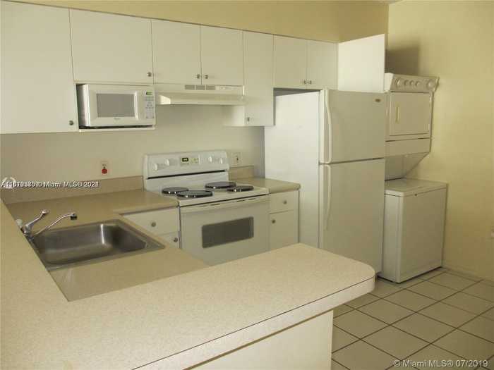 photo 2: 5091 NW 7th St Unit 807, Miami FL 33126