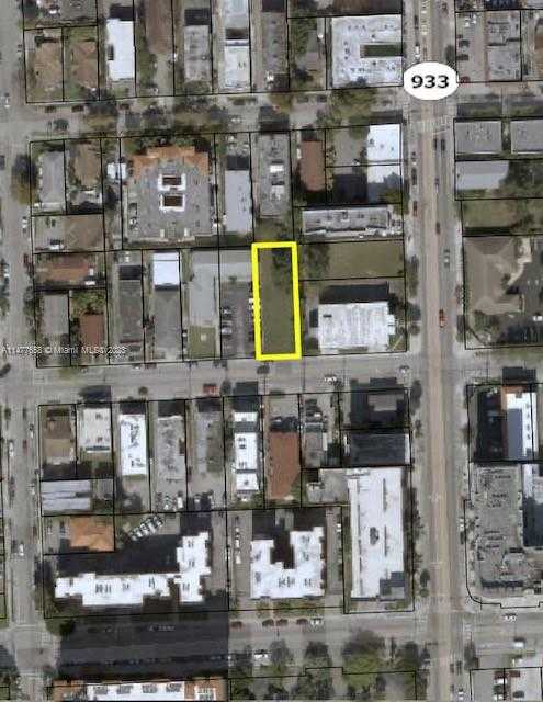 photo 2: 1227 NW 3rd St, Miami FL 33125