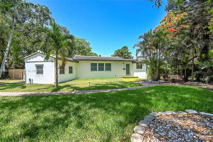 photo 1: 15 NE 95th St, Miami Shores FL 33138