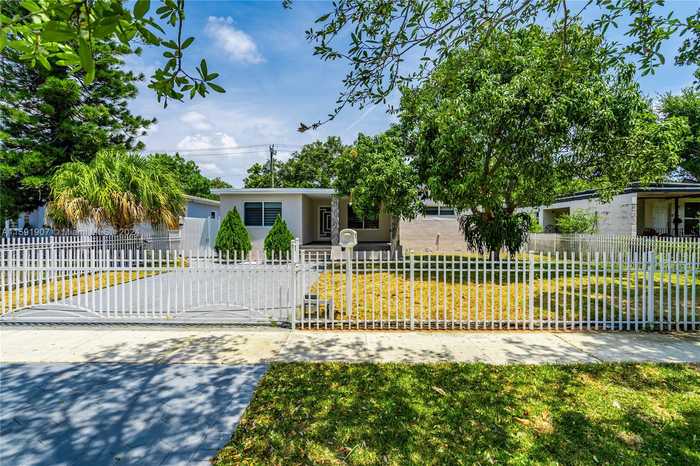 photo 1: 1645 NE 159th St, North Miami Beach FL 33162