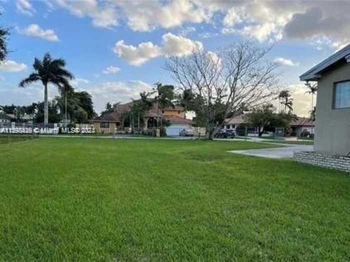 photo 11: 10965 SW 28 st, Miami FL 33165