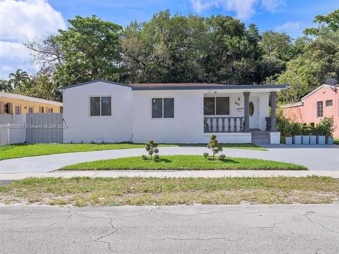 photo 1: 880 NE 155th Ter, North Miami Beach FL 33162