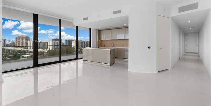 photo 2: 18975 Collins Ave Unit 905, Sunny Isles Beach FL 33160