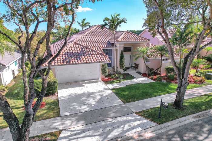 photo 1: 985 Spoonbill Cir, Weston FL 33326