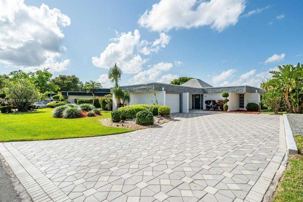 photo 1: 6109 Orchard Tree Ln, Tamarac FL 33319