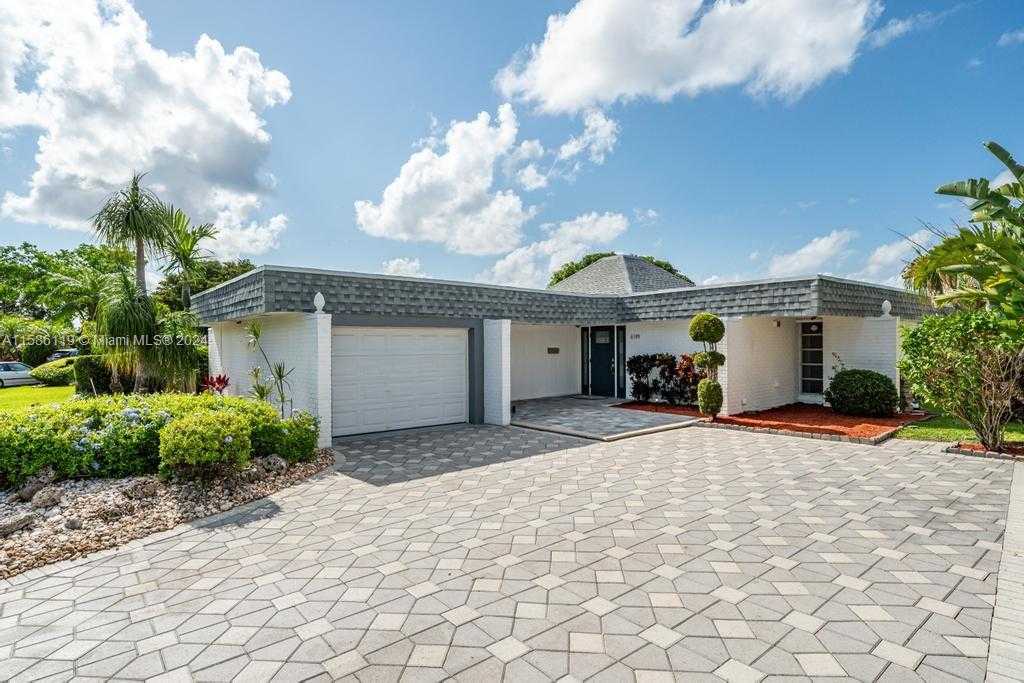 photo 2: 6109 Orchard Tree Ln, Tamarac FL 33319