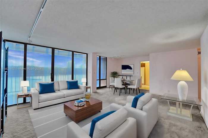 photo 2: 936 Intracoastal Dr Unit 3E, Fort Lauderdale FL 33304