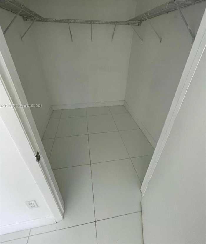 photo 10: 495 Brickell Ave Unit 807, Miami FL 33131