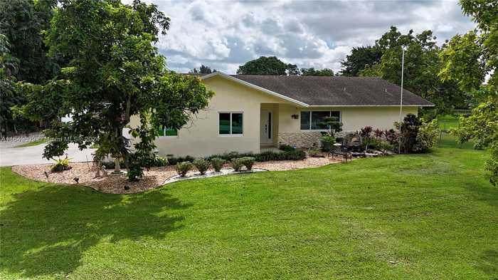 photo 1: 5310 SW 166th Ave, Southwest Ranches FL 33331