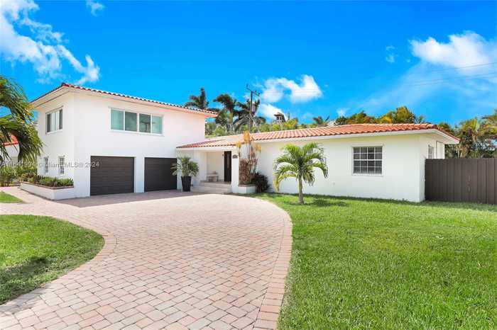 photo 1: 1217 Seabreeze Blvd, Fort Lauderdale FL 33316