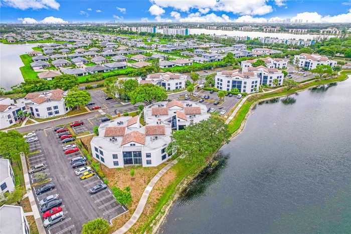 photo 36: 214 Lake Pointe Dr Unit 110, Oakland Park FL 33309