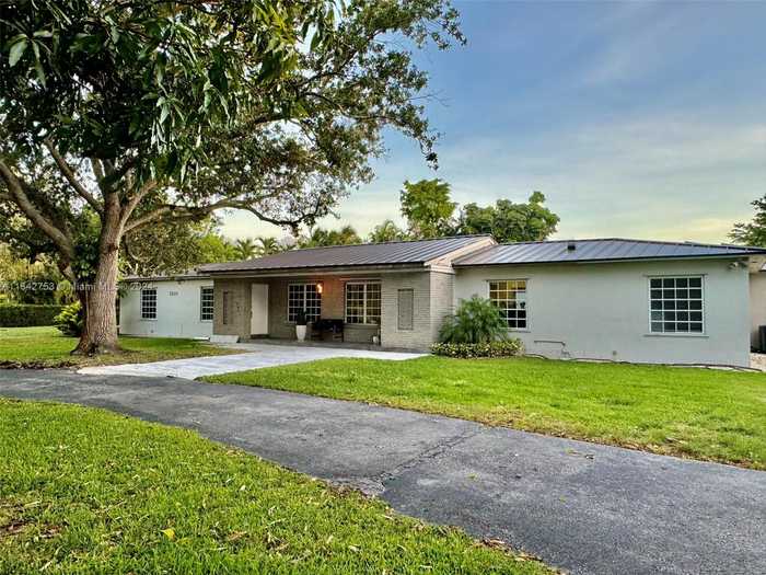 photo 1: 7650 SW 78th Ct, Miami FL 33143