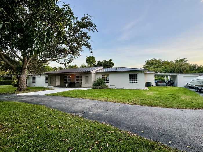 photo 2: 7650 SW 78th Ct, Miami FL 33143