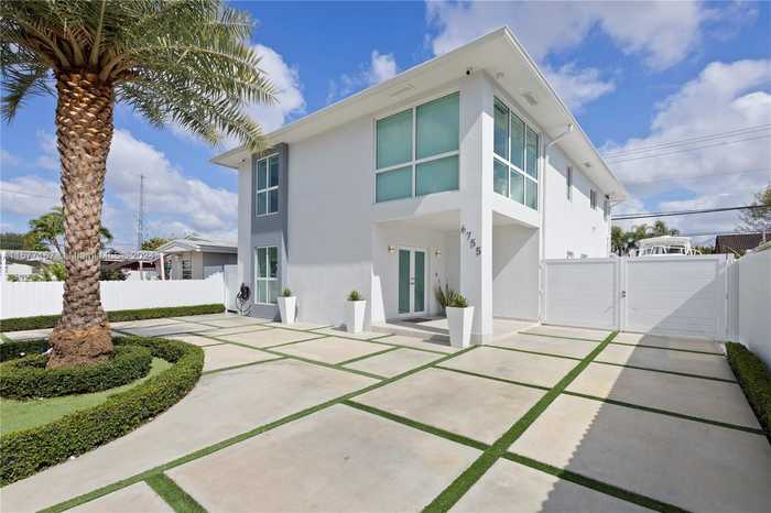 photo 1: 6755 SW 39th Ter, Miami FL 33155