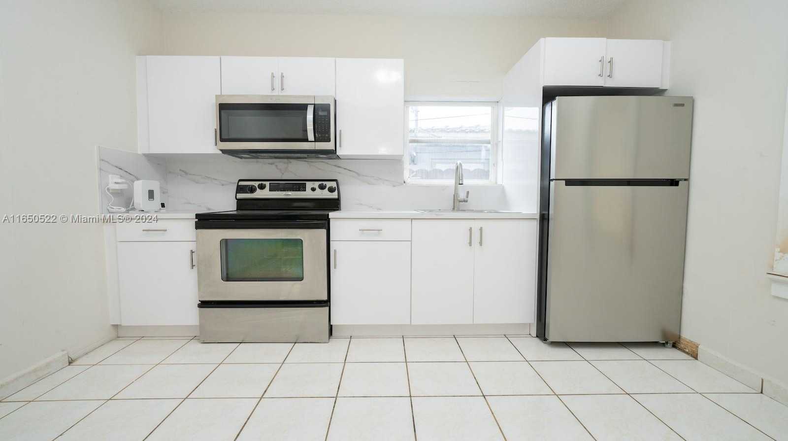 photo 3: 550 NW 43rd Pl, Miami FL 33126