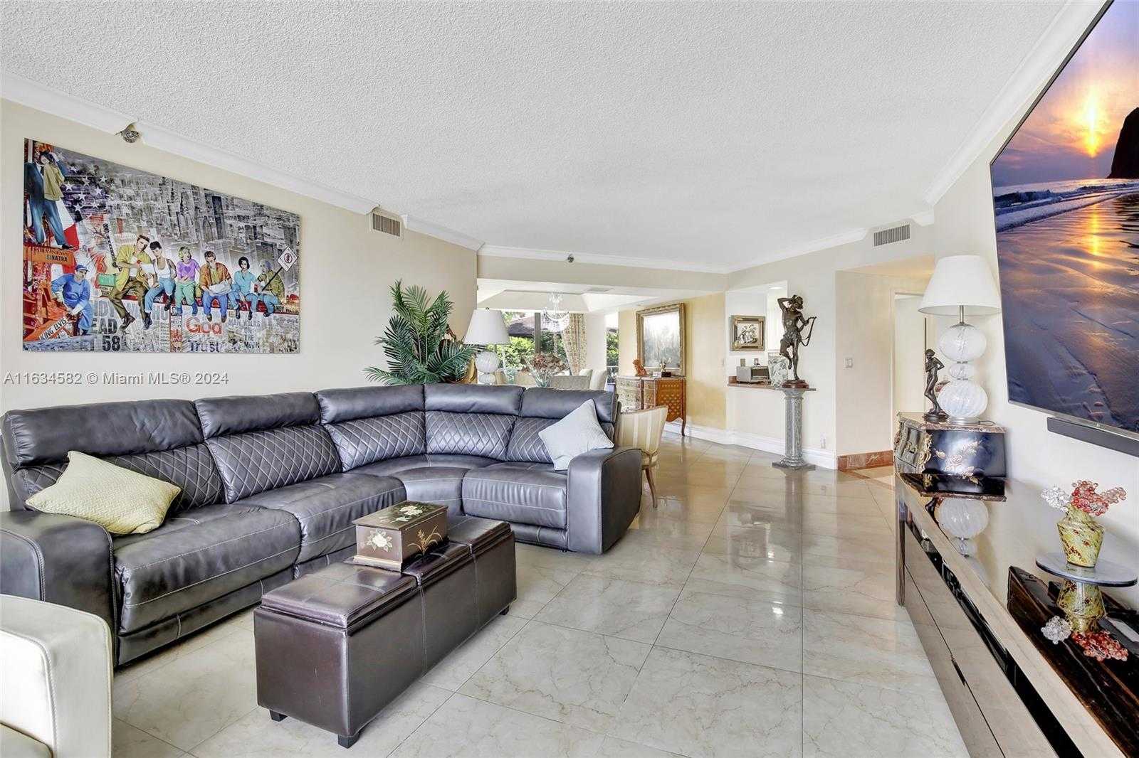 photo 3: 2800 Island Blvd Unit 402, Aventura FL 33160