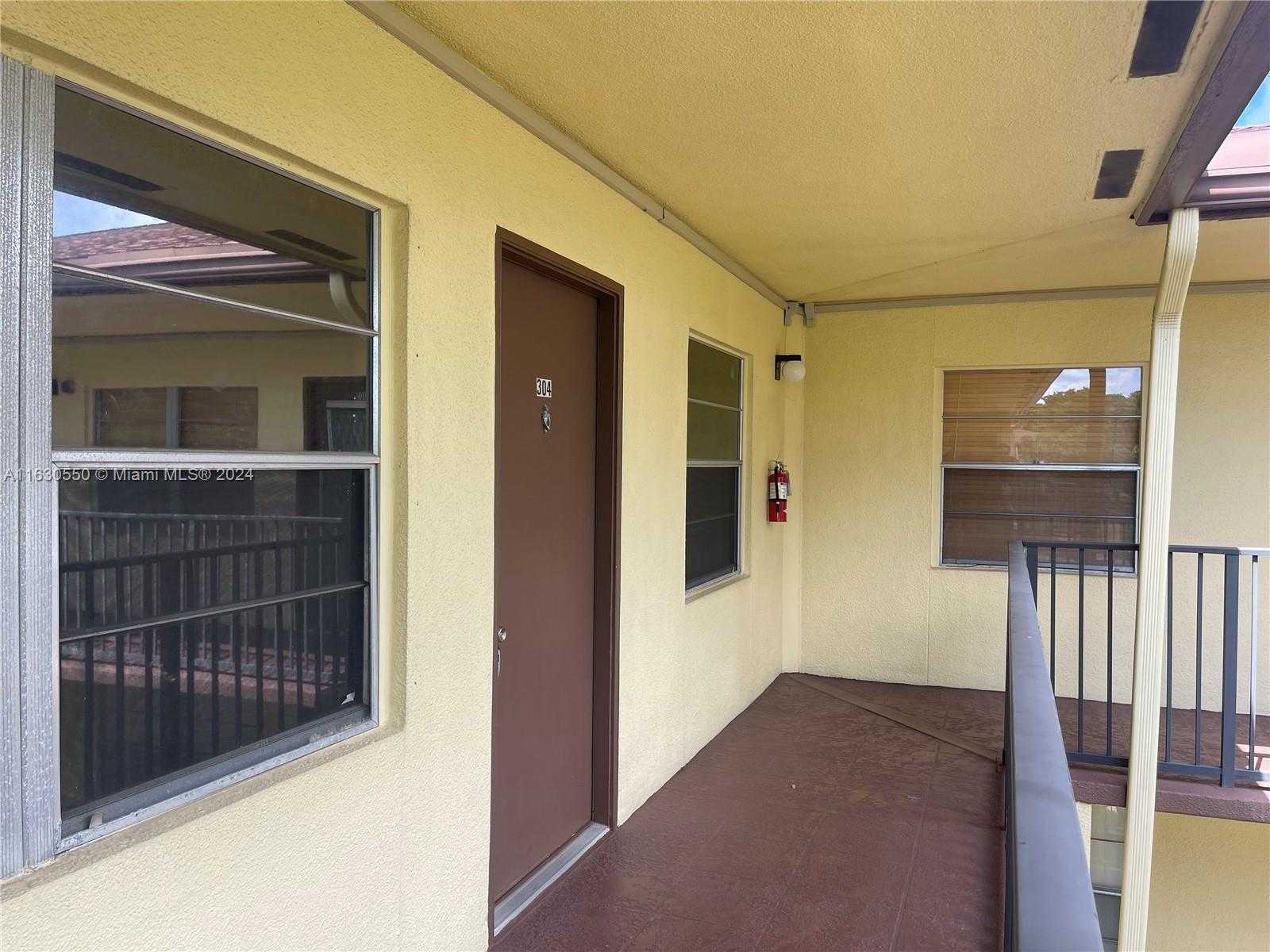 photo 2: 150 SW 134th Way Unit 304R, Pembroke Pines FL 33027