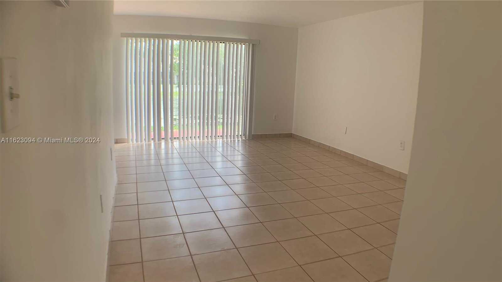 photo 1: 9496 S Palm Cir S Unit 9496, Pembroke Pines FL 33025