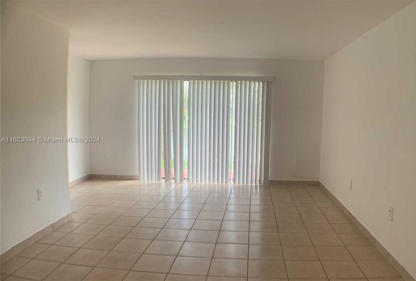 photo 2: 9496 S Palm Cir S Unit 9496, Pembroke Pines FL 33025