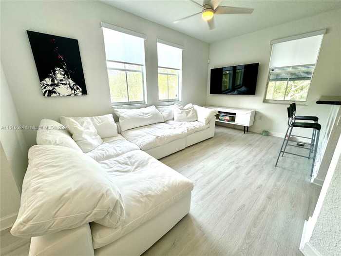 photo 2: 160 Jacaranda Country Club Dr Unit 207, Plantation FL 33324