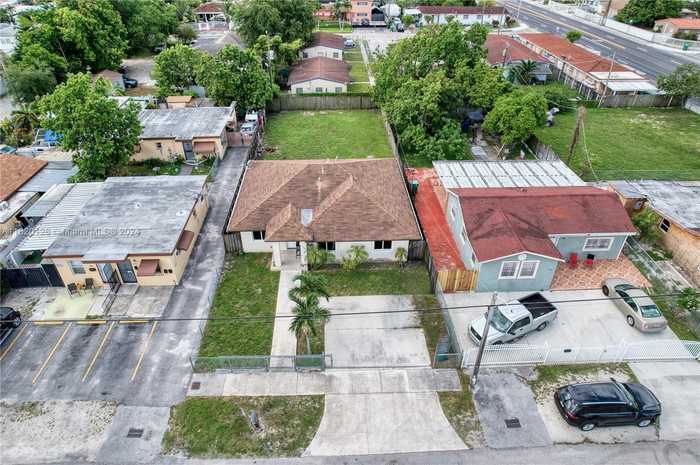 photo 2: 3170 NW 92nd St, Miami FL 33147