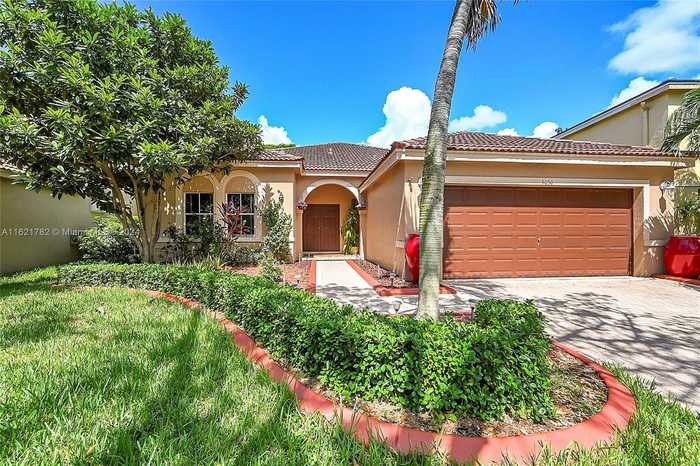 photo 1: 4050 Palmetto Trl, Weston FL 33331