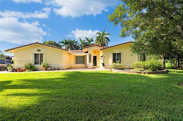 photo 2: 14209 SW 26th St, Davie FL 33325