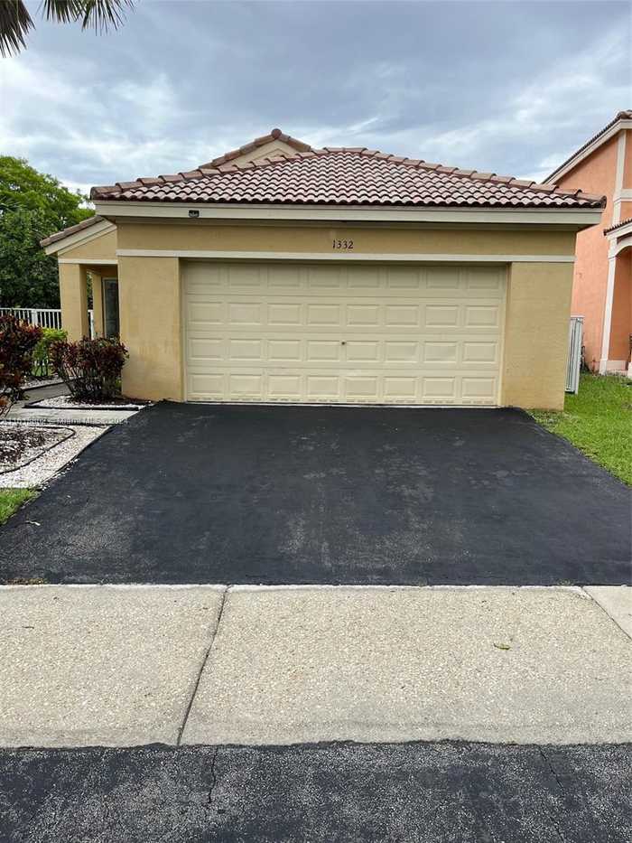 photo 1: 1332 Alexander Bnd, Weston FL 33327