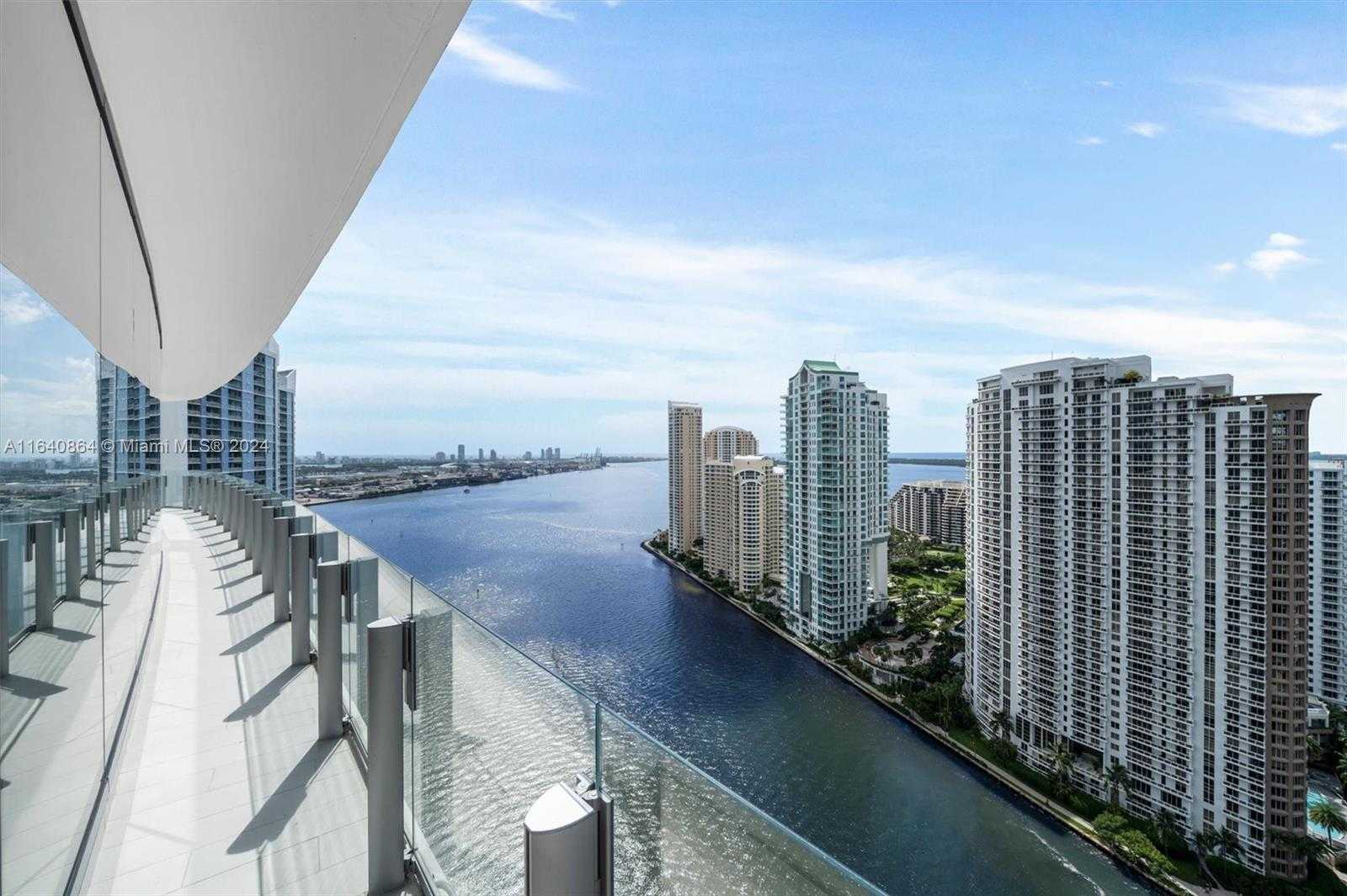 photo 3: 300 Biscayne Blvd Way Unit 3001, Miami FL 33131