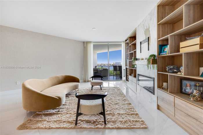 photo 2: 17111 Biscayne Blvd Unit 304, North Miami Beach FL 33160