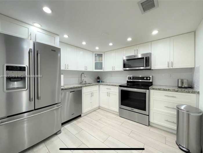 photo 1: 2600 Collins Ave Unit 206, Miami Beach FL 33140