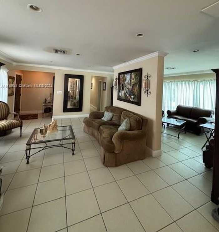 photo 5: 6440 Miller Dr, South Miami FL 33155