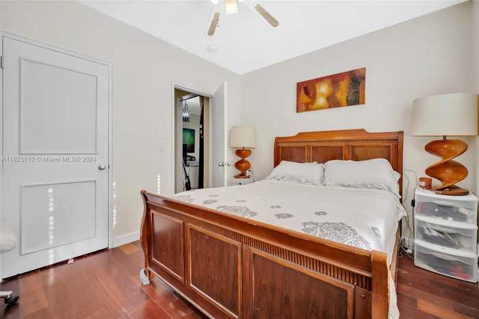 photo 8: 4740 Pine Tree Dr Unit 31, Miami Beach FL 33140