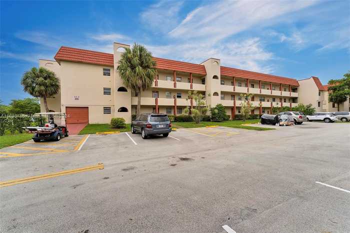 photo 2: 3051 E Sunrise Lakes Dr Unit 109, Sunrise FL 33322