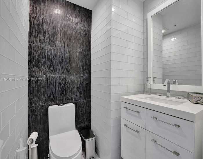 photo 2: 18201 Collins Ave Unit 1204, Sunny Isles Beach FL 33160