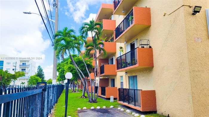 photo 2: 677 SW 9th Ave Unit 304, Miami FL 33130