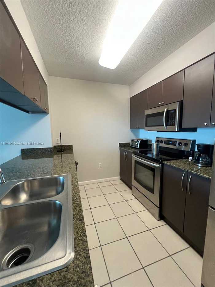 photo 11: 1200 Brickell Bay Dr Unit 4121, Miami FL 33131