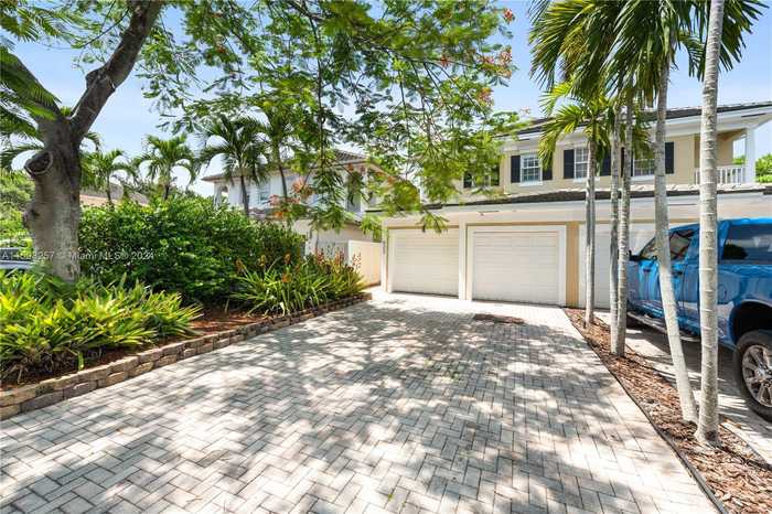 photo 2: 423 SW 16th St, Fort Lauderdale FL 33315