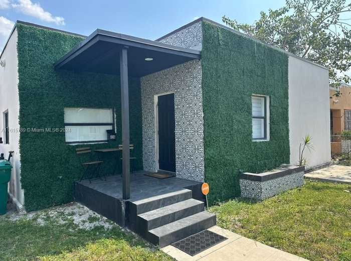 photo 2: 836 NW 47th St, Miami FL 33127