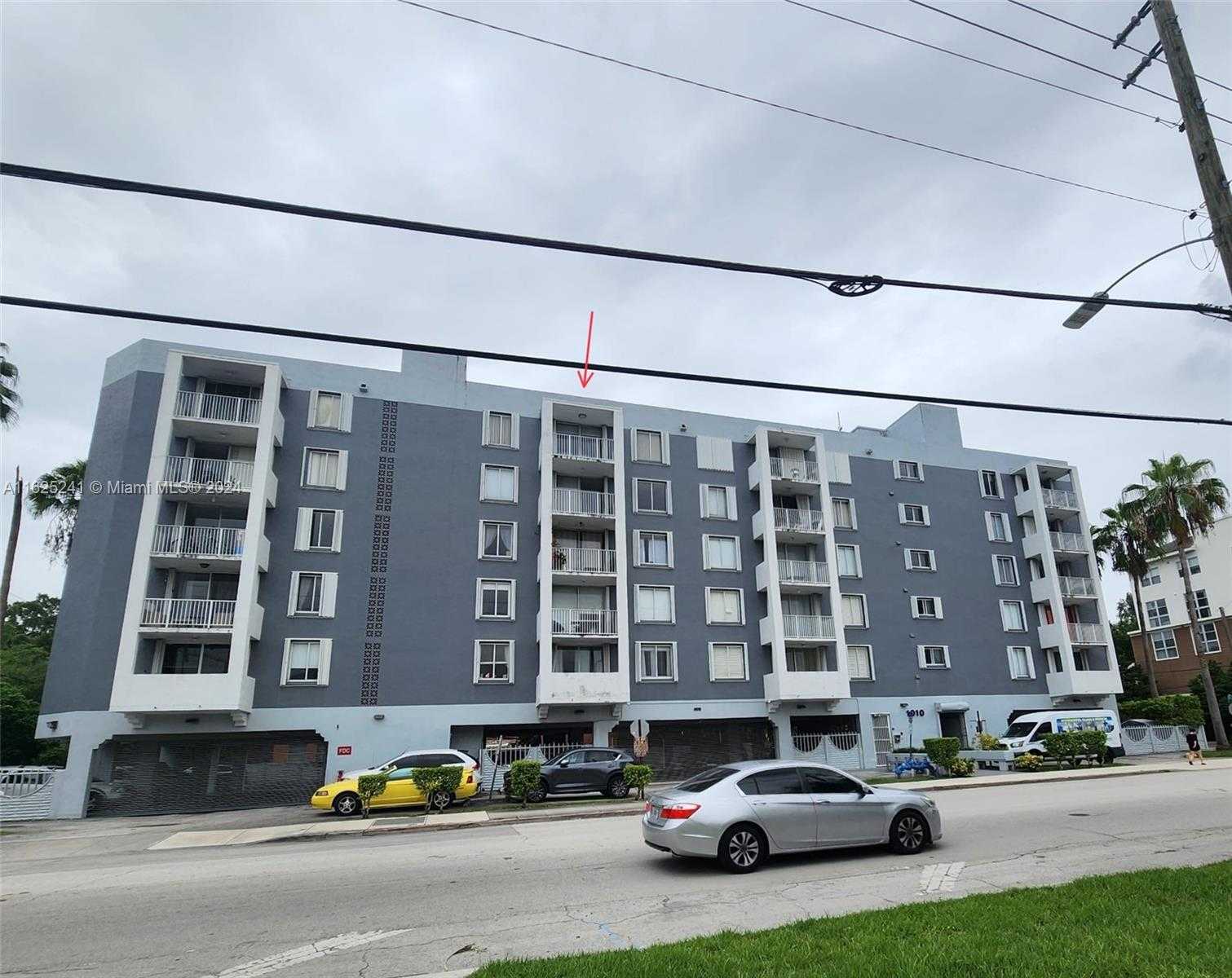 photo 1: 1010 NW 11th St Unit 606, Miami FL 33136