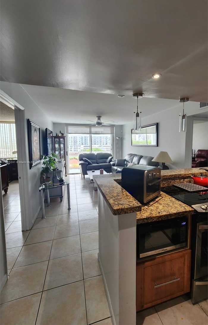 photo 1: 1010 NW 11th St Unit 606, Miami FL 33136