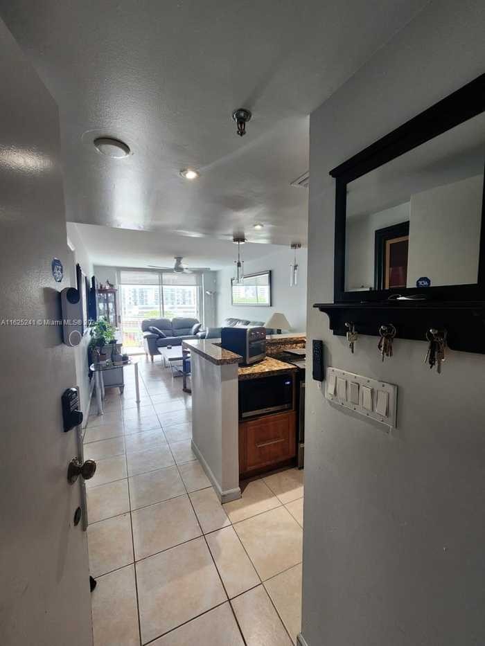 photo 2: 1010 NW 11th St Unit 606, Miami FL 33136