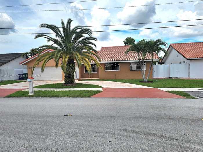 photo 1: 2100 SW 139th Ave, Miami FL 33175