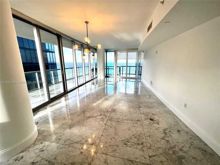 photo 2: 17121 Collins Ave Unit 1008, Sunny Isles Beach FL 33160