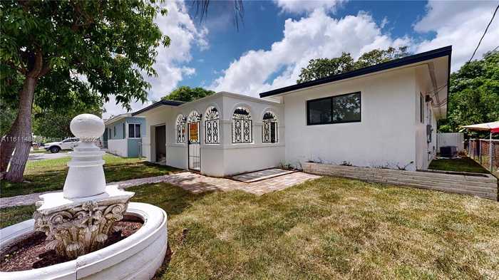 photo 1: 85 NE 117th St, Miami FL 33161