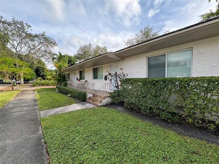 photo 2: 4 NE 47th St, Miami FL 33137