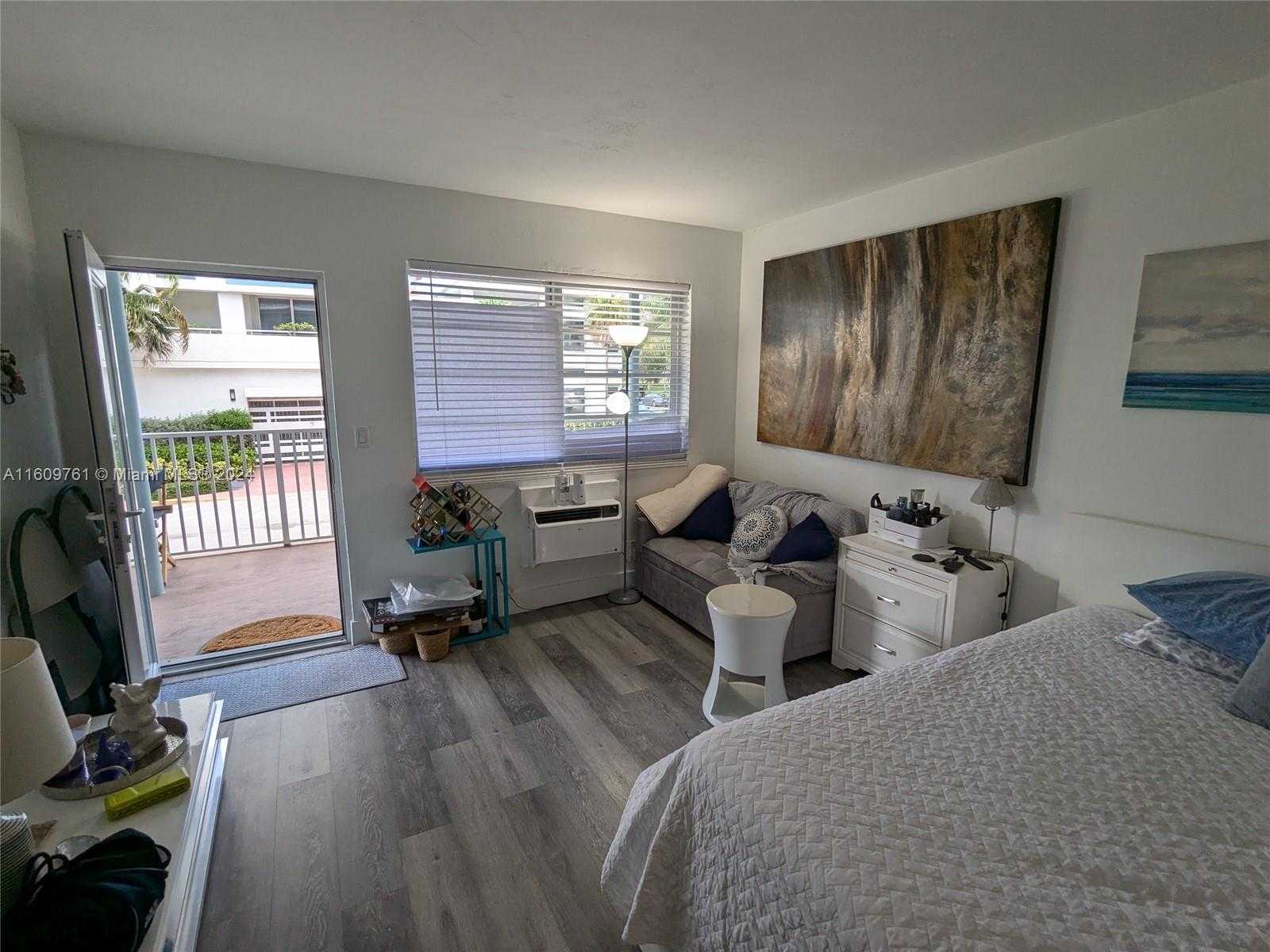 photo 3: 158 Ocean Dr Unit 203, Miami Beach FL 33139