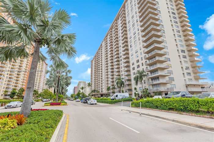 photo 2: 250 174th St Unit 1503, Sunny Isles Beach FL 33160